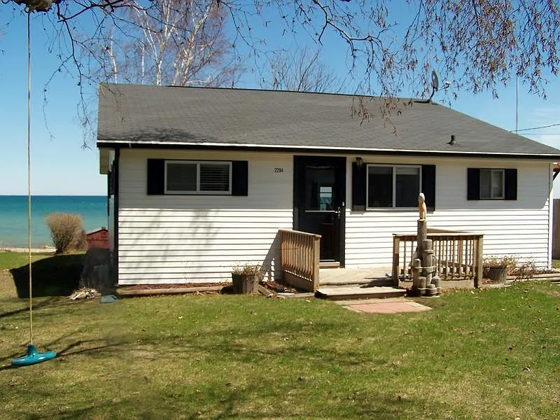 2294 N Lakeshore Rd photo 1