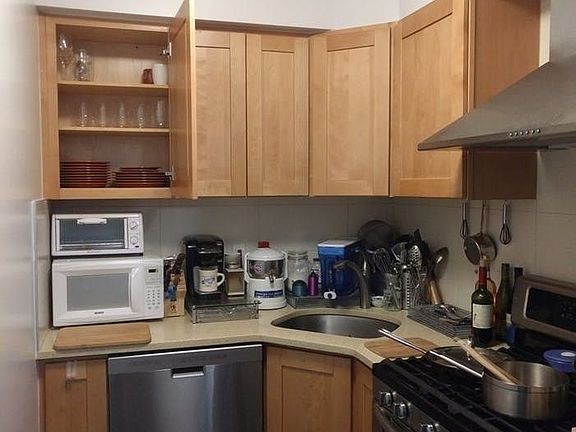 3rd image of 782 Hart St APT 5C
