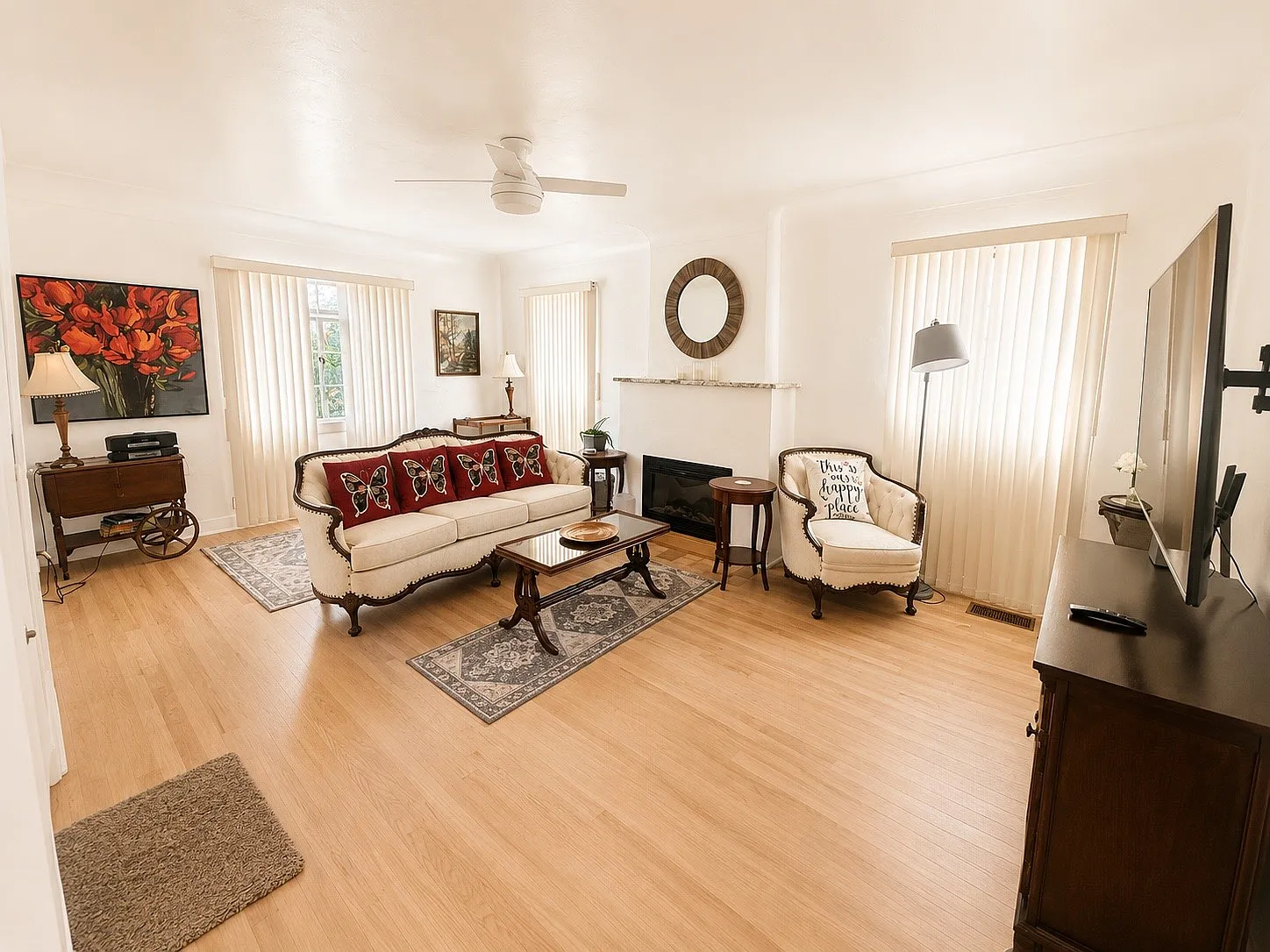 439 Lafayette Pl NE - Beautifully Furnished Nob Hill Home — Photo 3