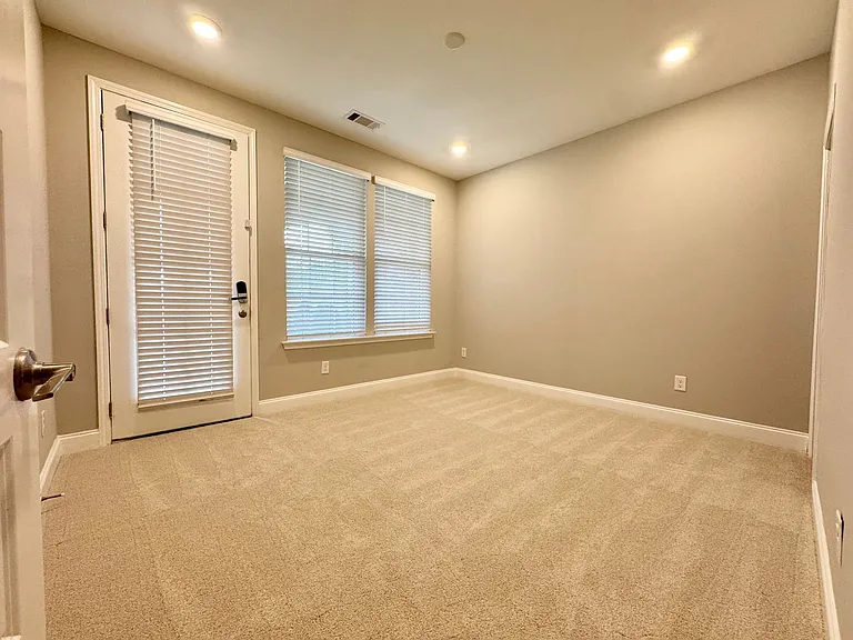 900 Vintage Green Ln #104 — Photo 17