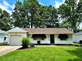 7077 Oakwood Rd, Parma Heights, OH 44130