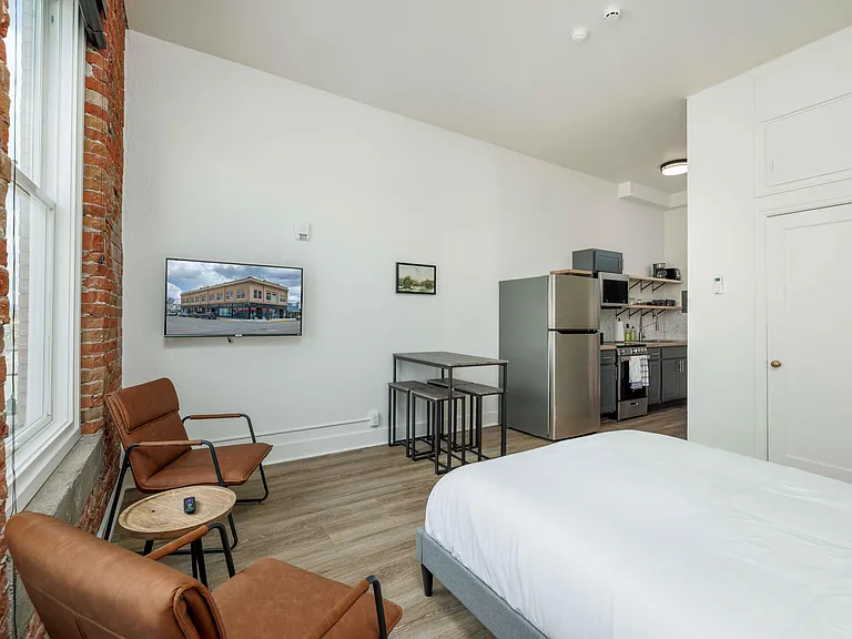 108 E Lewis St #16 — Photo 3