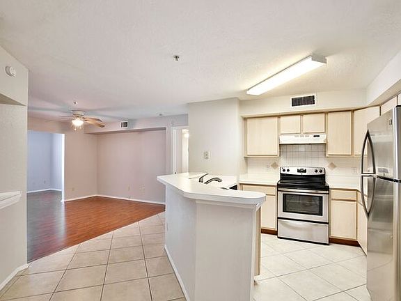 5th image of 827 Camargo Way Unit 207