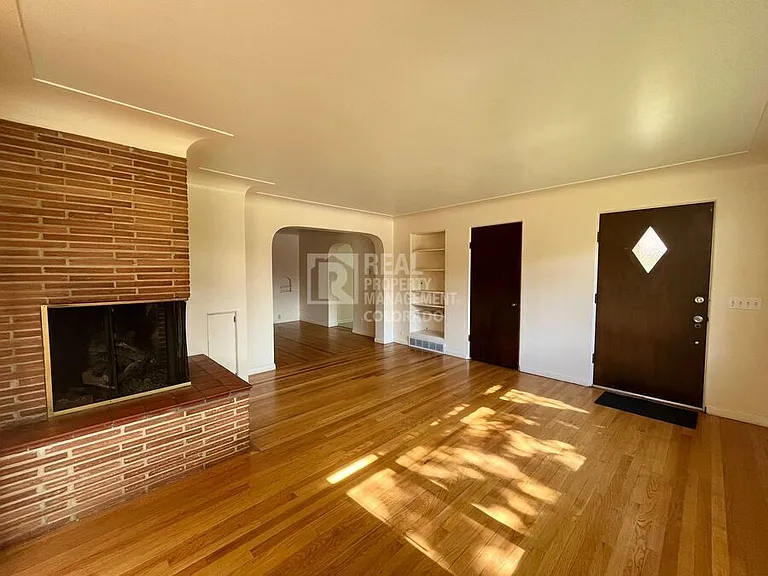 5370 S Windermere St — Photo 3
