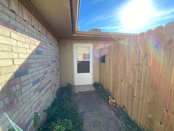 2nd image of 1307 Sam Houston Dr