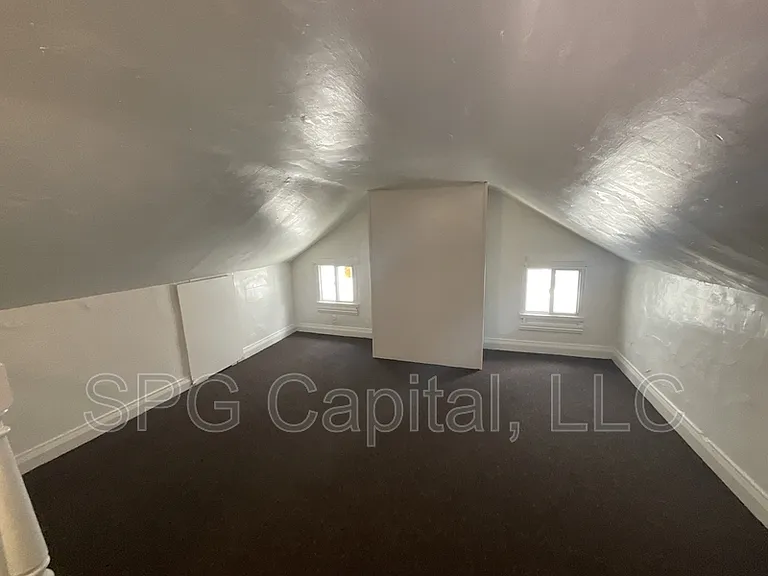 325 Lincoln St — Photo 5