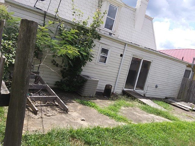 2nd image of 317 Oak St