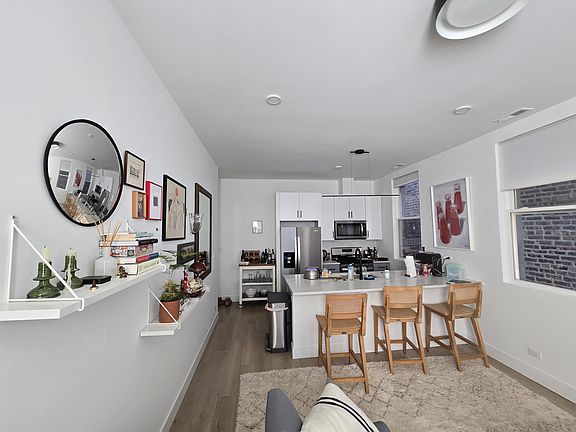 5th image of 3244 W Diversey Ave #3