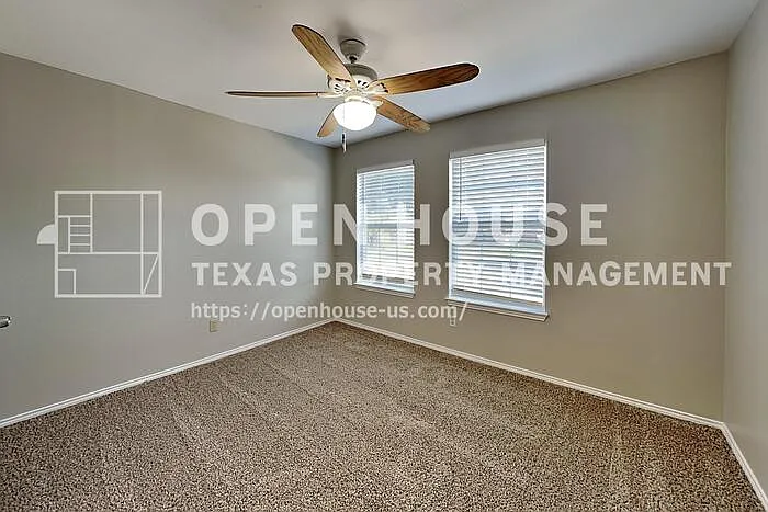 1005 Lake Bluff Dr — Photo 15
