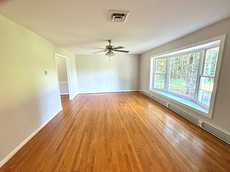 703 Kentland Dr — Photo 6