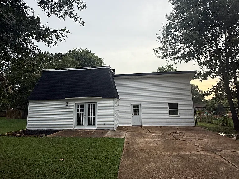 2651 Cole Dr — Photo 1