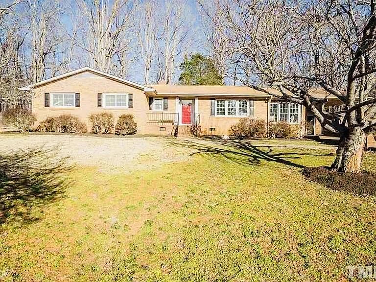 1st image of 216 Dumont Dr