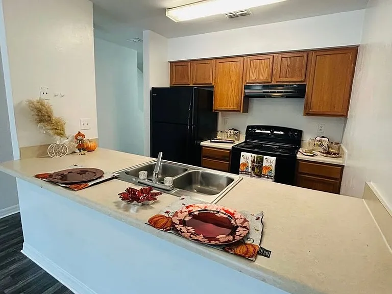 3427 SW 28th Ter — Photo 1