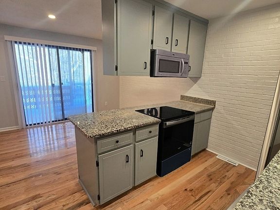 2nd image of 46 Pinebrook Ln APT 1
