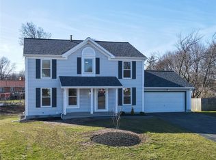 35 Shadow Ln, Rochester, NY 14606