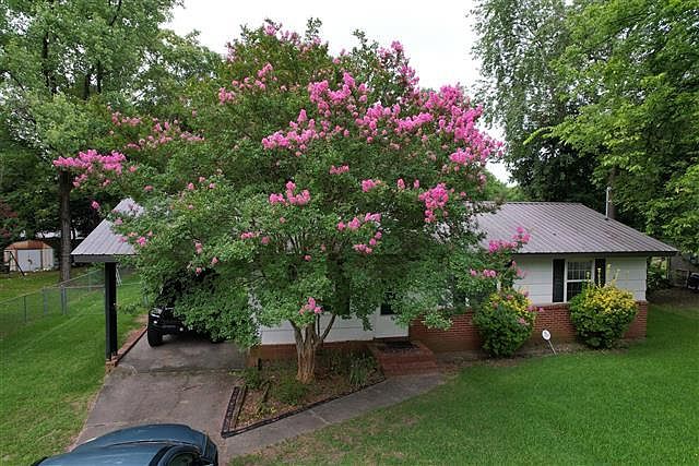 1st image of 109 Marilyn Dr