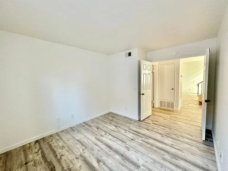266 Royal Glen Dr — Photo 27