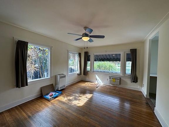 4th image of 702 Echo Park Ave