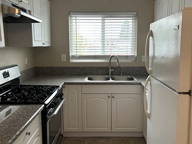 4225 Menlo Ave #5 — Photo 1