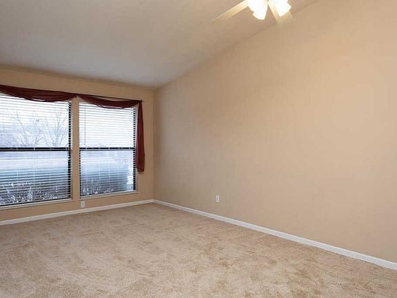 5th image of 1056 Mersey Bend Dr