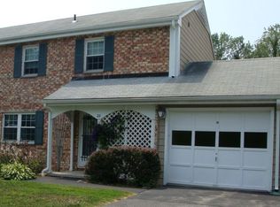 22 Whisconier Vlg, Brookfield, CT 06804