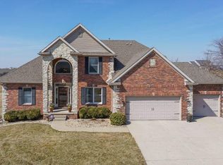 2905 Lone Oak Rd, Bloomington, IL 61705