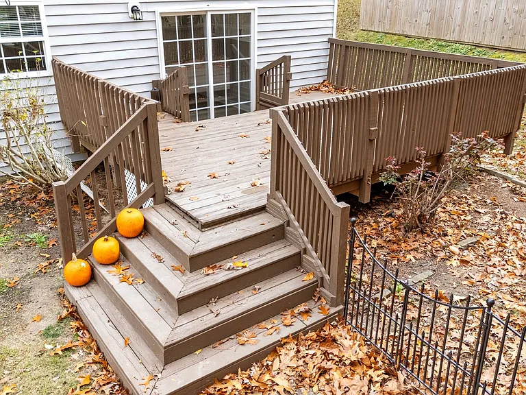 4221 Bay Rum Ln — Photo 32