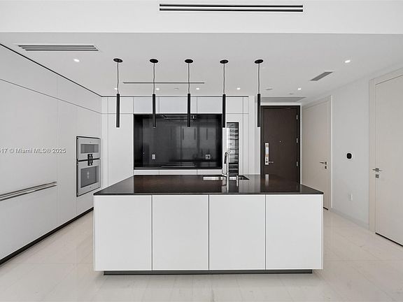 3rd image of 300 Biscayne Boulevard Way #3406