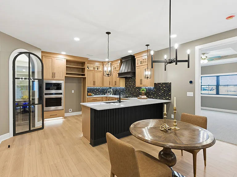 2138 E Beaumont St — Photo 8
