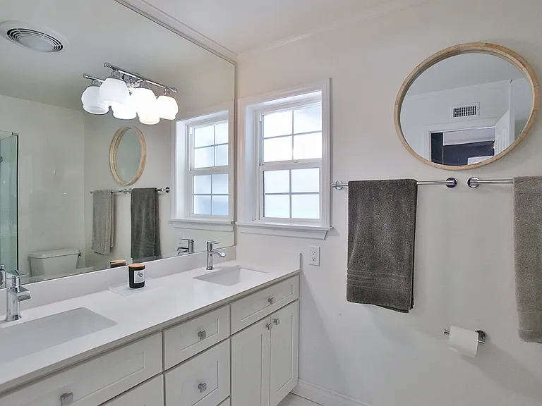 3024 N Oceanview St — Photo 6