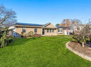 6 Ashford Dr, Ridge, NY 11961