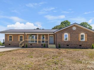 124 Hunters Creek Dr, Mooresville, NC 28115