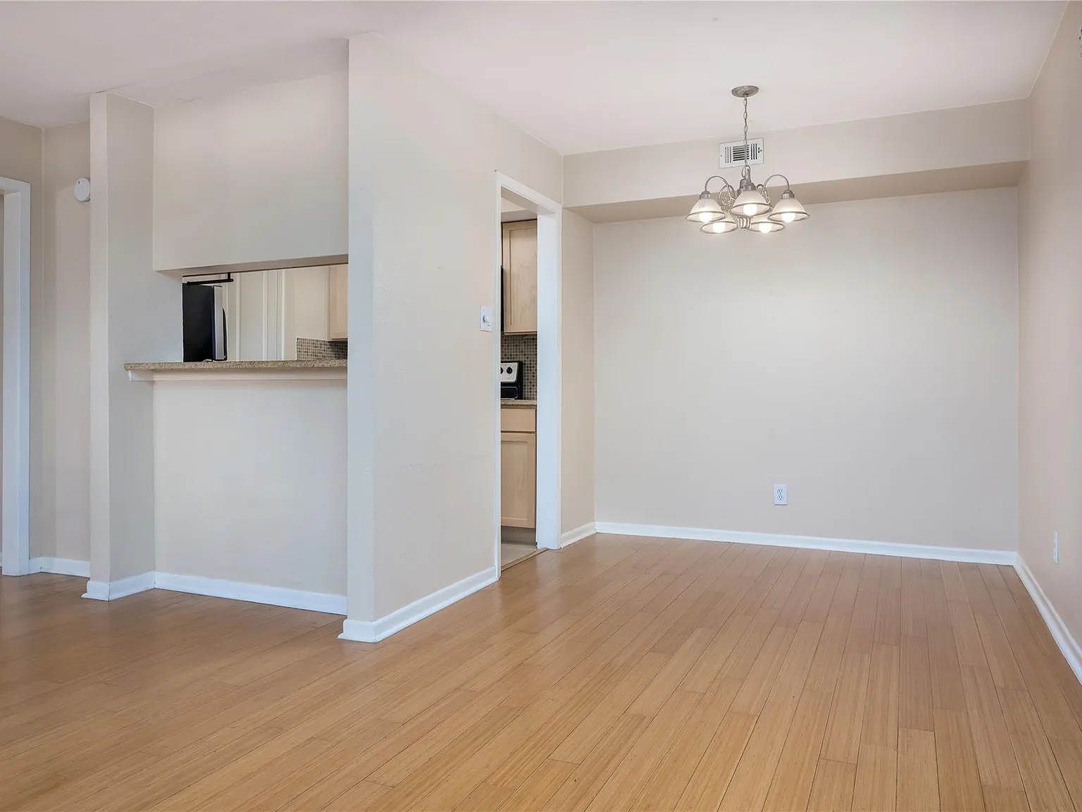 2 bed, 2.0 bath, 920 sqft, $1,649 — Photo 3