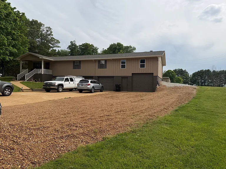 7620 Greenwood Rd — Photo 4