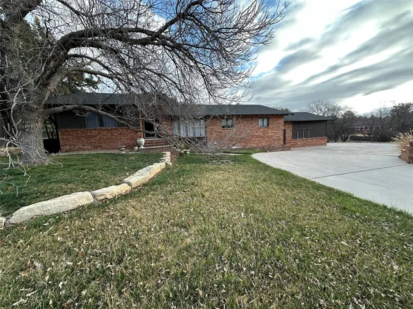 1806 Barham Blvd, Dodge City, KS 67801