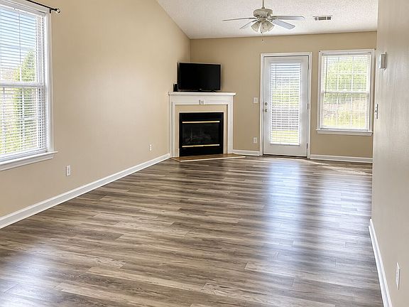 2nd image of 1775 Summerwoods Ln