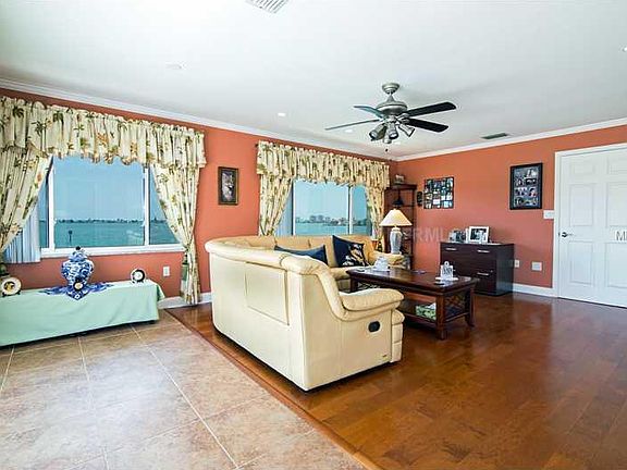 5th image of 100 Bluff View Dr APT 101C