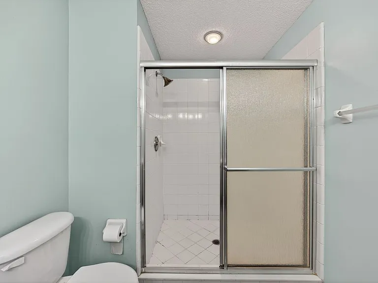 13727 Richmond Park Dr N #105 — Photo 14