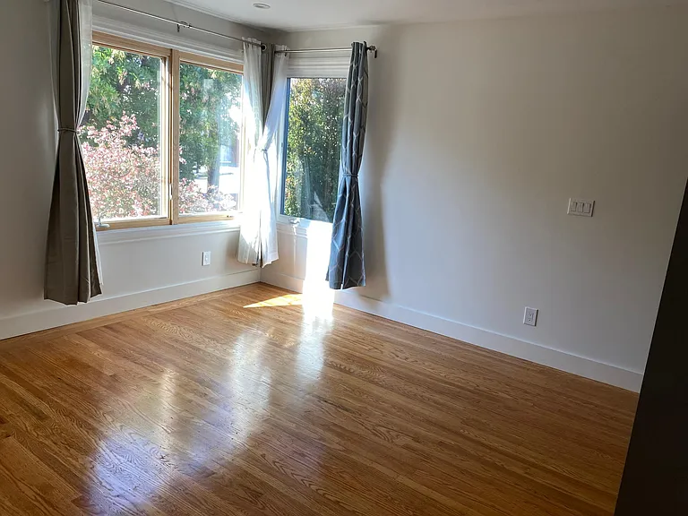 92 Dunsmuir St — Photo 3