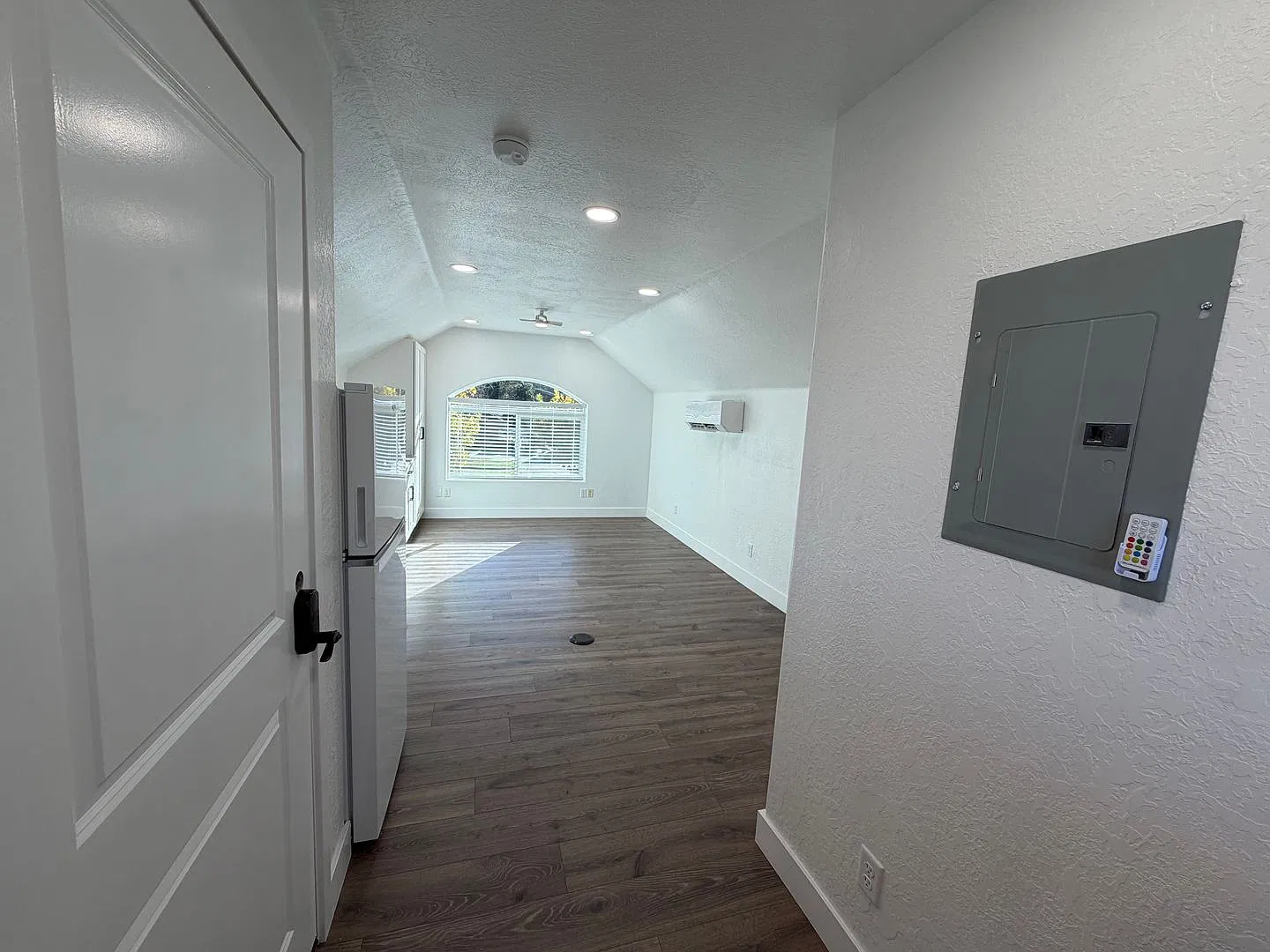 Upstairs Studio Apartment In Hurricane For Rent! — Photo 2