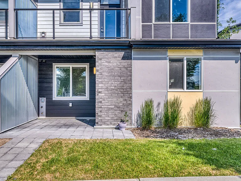 90 Redstone Mews NE #90 — Photo 1