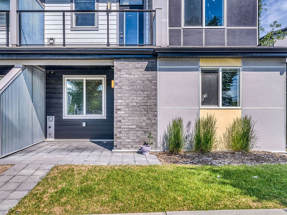 1st image of 90 Redstone Mews NE #90