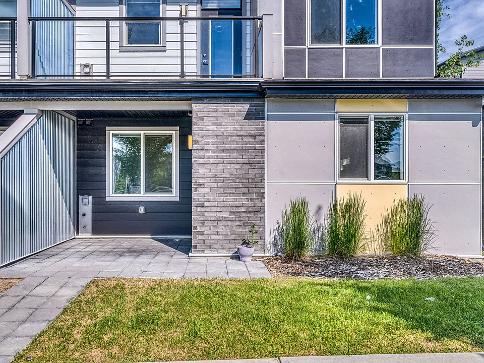 90 Redstone Mews NE #90