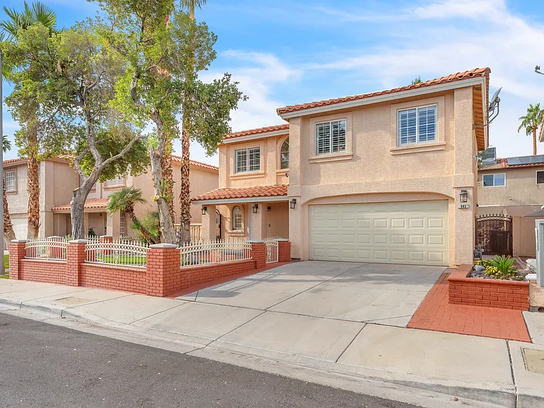 985 Flapjack Dr — Photo 1