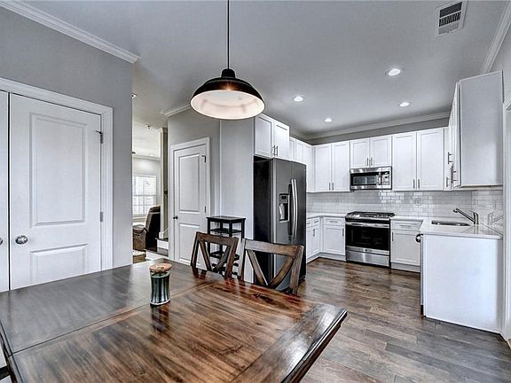 2nd image of 3361 Lee Dr