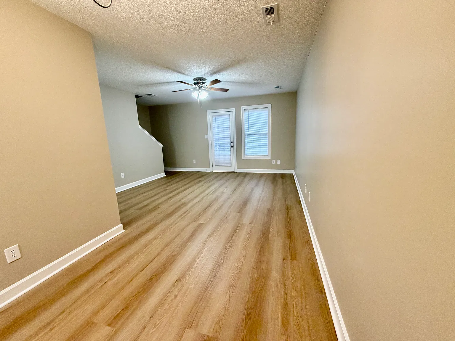 2 bed, 2.5 bath, 1155 sqft, $1,350 — Photo 4