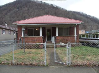 422 Michigan Ave, Smithers, WV 25186