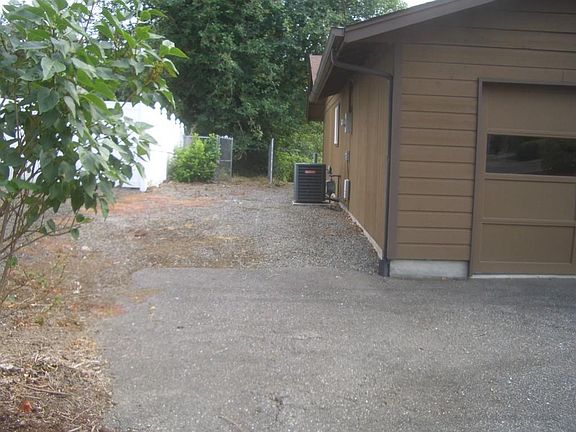 3rd image of 1001 South St SE