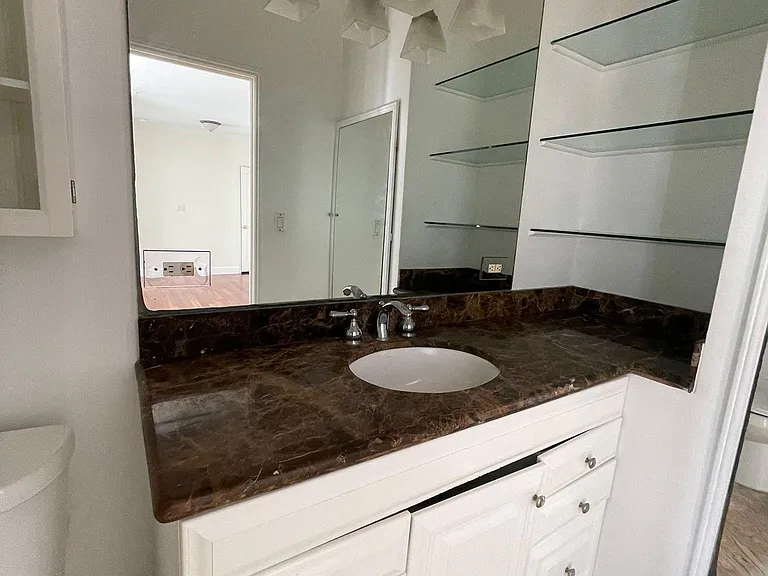 940 Jefferson Ave #12 — Photo 4