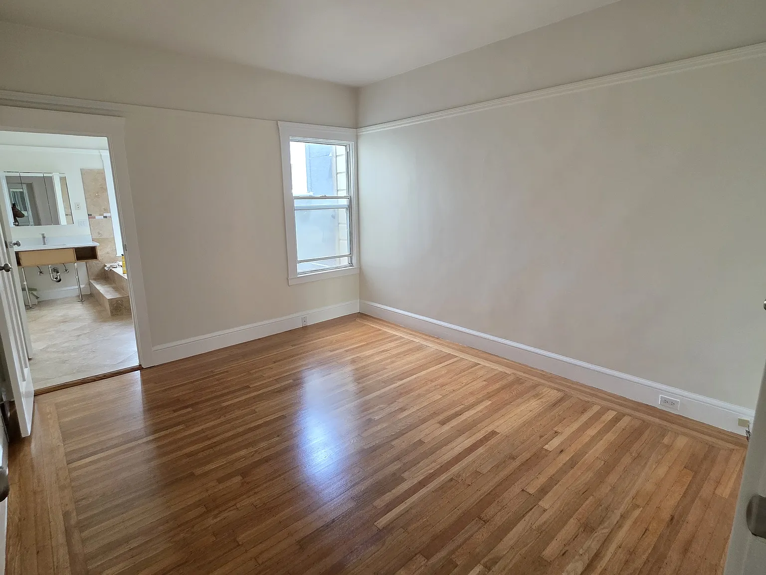 2 bed, 1100 sqft, $4,900 — Photo 4